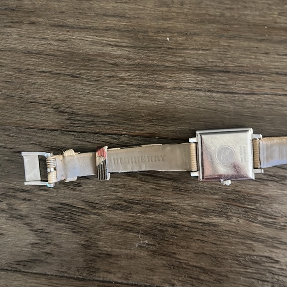 Leather Burberry watch - Picture 2 of 2